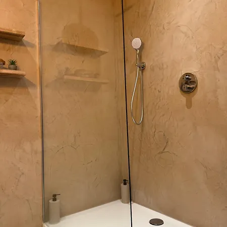 Hotel Giorgi Et Insolites-jacuzzi Prive 3*