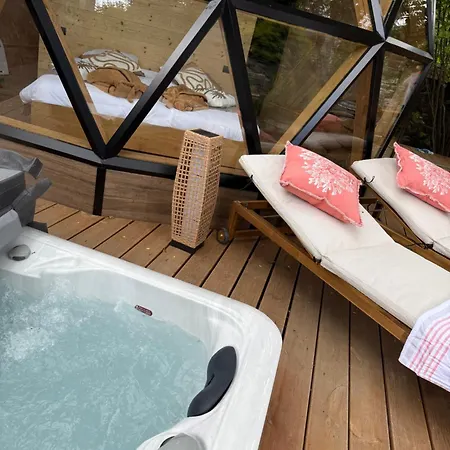 Giorgi Et Insolites-jacuzzi Prive