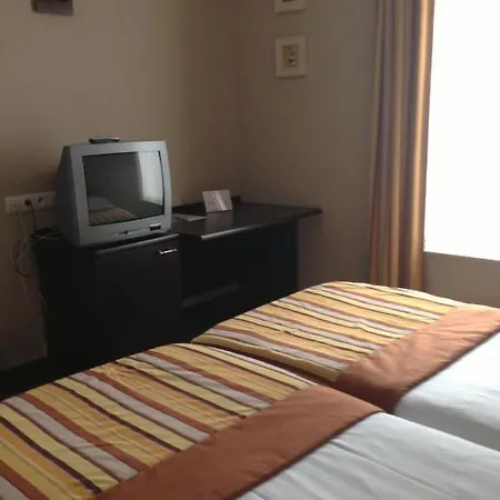 Hotel Giorgi Et Insolites-jacuzzi Prive 3*